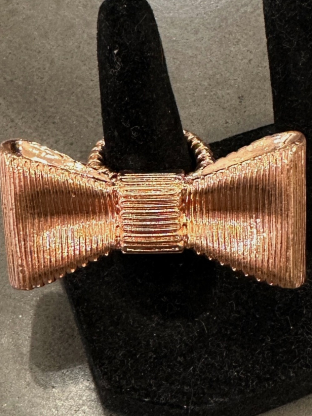 ROSE GOLD TONE LARGE ELASTIC BAND BOW RING